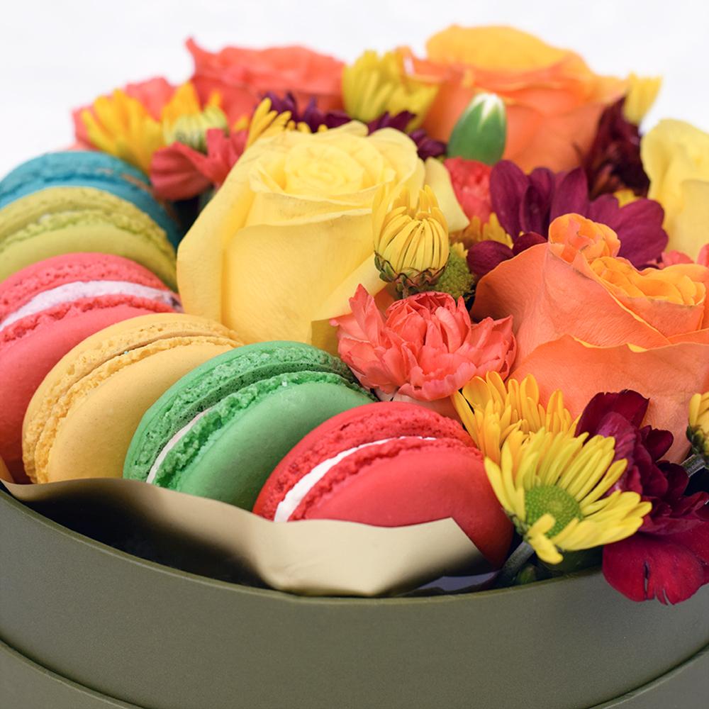 Vintage Rainbow Floral Gourmet Box Set. Bunch of Assorted Roses, Fresh Flowers, and Macarons in a Short Green Hat Box. Gourmet Gifts from Heart & Thorn USA - Same Day USA Delivery.